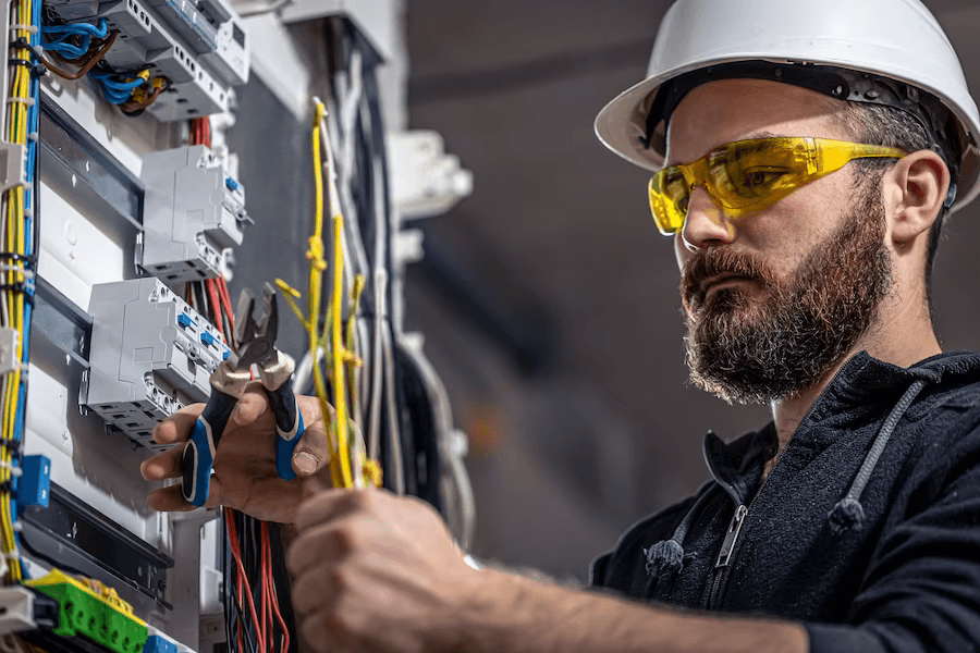 Electrical Tech